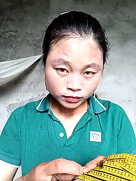 clara-cute online show from October 2, 2025, 4:52 am