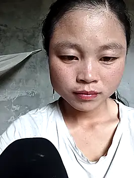 clara-cute online show from October 3, 2025, 4:42 am