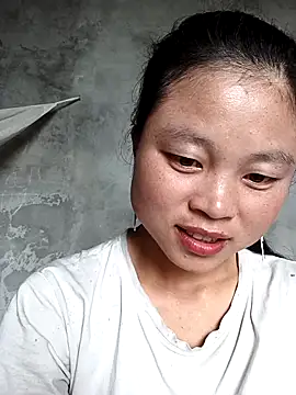 clara-cute online show from October 4, 2025, 4:43 am