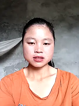 clara-cute online show from October 6, 2025, 4:43 am