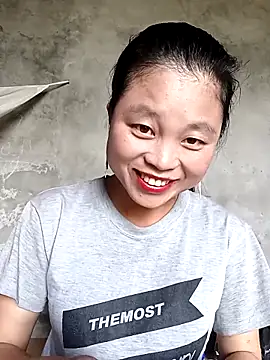 clara-cute online show from October 12, 2025, 4:55 am