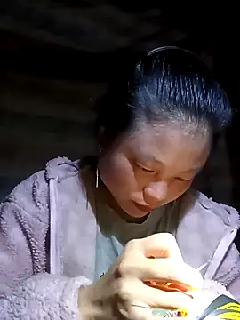 clara-cute online show from October 14, 2025, 2:29 pm