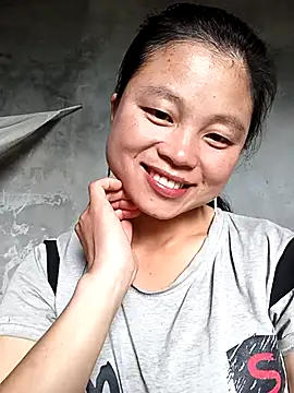 clara-cute online show from October 19, 2025, 4:46 am