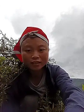 clara-cute online show from October 22, 2025, 1:28 am