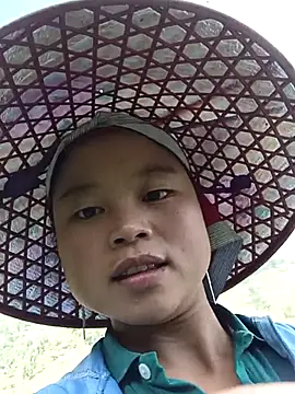 clara-cute online show from October 27, 2025, 12:58 am