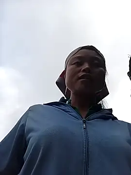 clara-cute online show from October 28, 2025, 12:14 am