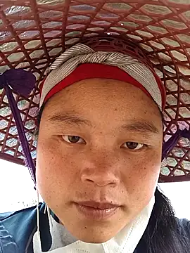 clara-cute online show from October 29, 2025, 1:52 am