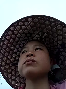 clara-cute online show from November 6, 2025, 12:11 am