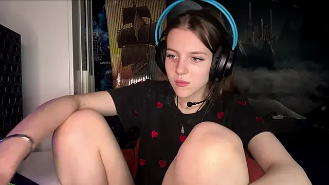 Elira Breeze online show from November 5, 2025, 12:38 pm