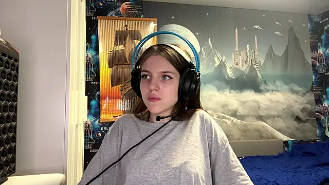 Elira Breeze online show from November 11, 2025, 12:16 pm