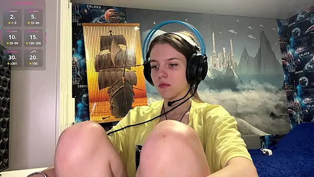 Elira Breeze online show from December 15, 2025, 3:27 pm