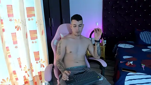 BooyHott  online show from November 23, 2025, 7:13 pm