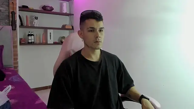 BooyHott  online show from December 21, 2025, 7:43 pm