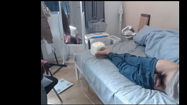 leeyoung  online show from March 6, 2026, 6:21 am