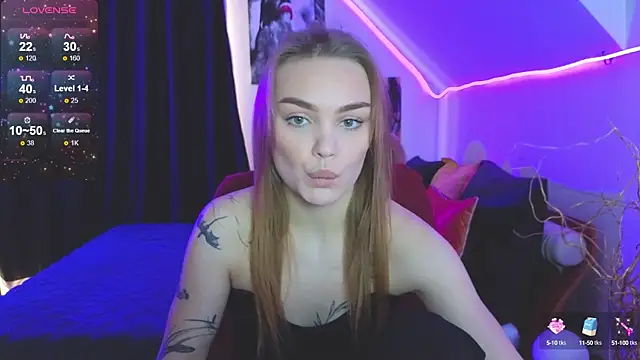 KitsyMoore online show from October 11, 2025, 1:09 pm