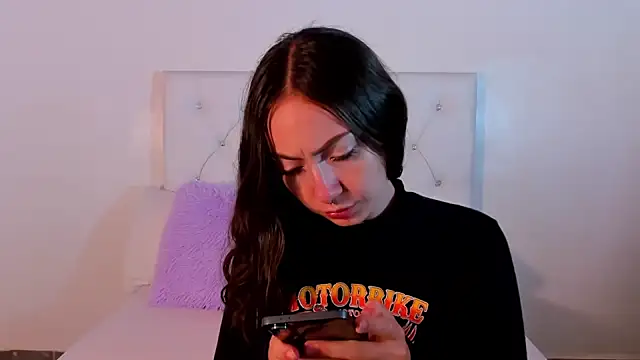 LaiaColliinss online show from October 9, 2025, 5:11 pm