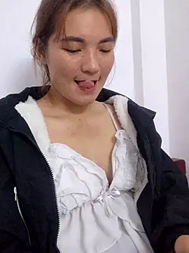 phuongxinhxan online show from November 26, 2025, 2:40 pm