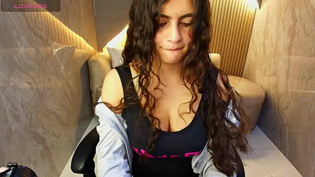 dany r  online show from October 18, 2025, 1:23 pm