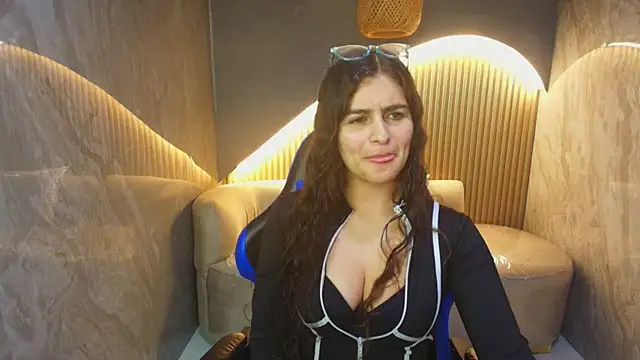 dany r  online show from October 24, 2025, 1:07 pm