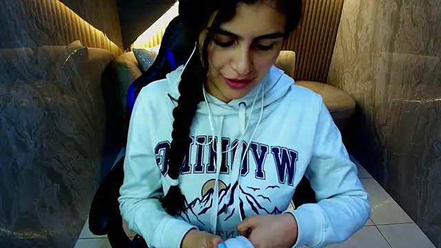 dany r  online show from November 14, 2025, 1:21 pm