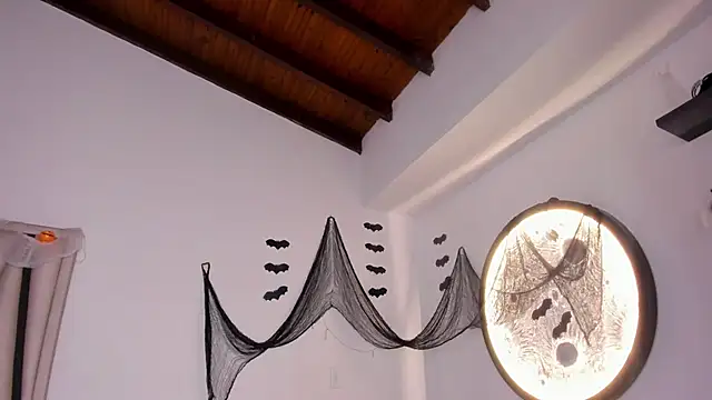 Snapshot of Isabella-Rosssi chatting on October 19, 2025, 5:02 pm Isabella-Rosssi online show from October 19, 2025, 5:02 pm