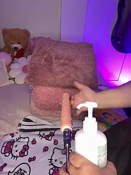 Mericute  online show from October 17, 2025, 2:37 am