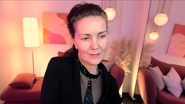 Snapshot of Irene_Marlow chatting on November 4, 2025, 2:16 pm Irene Marlow online show from November 4, 2025, 2:16 pm