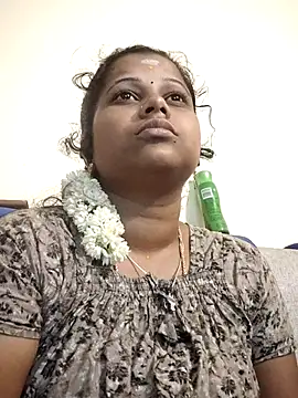 sweetqueen143 online show from October 15, 2025, 5:13 pm