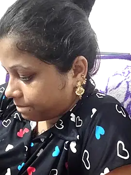 sweetqueen143 online show from May 11, 2026, 8:17 pm