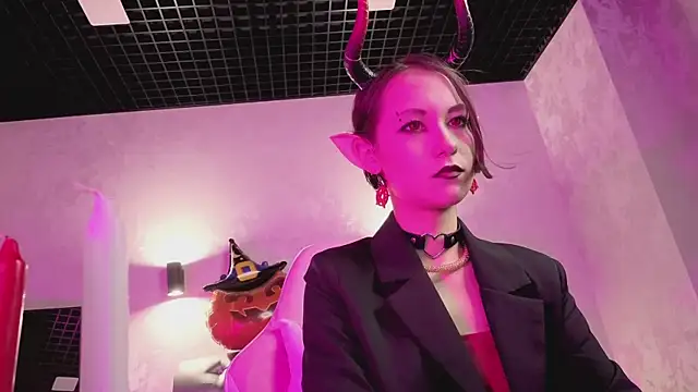 prettiestwinsor online show from October 30, 2025, 1:29 am