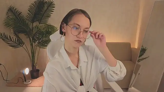 prettiestwinsor online show from November 7, 2025, 1:38 am