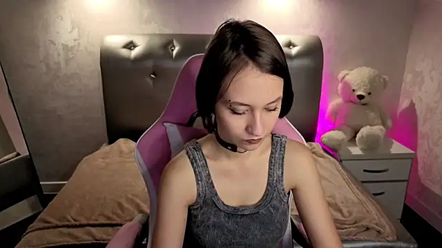 prettiestwinsor online show from November 8, 2025, 12:55 am