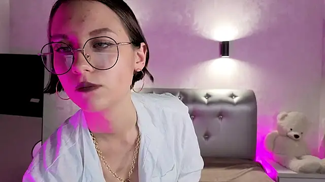 prettiestwinsor online show from November 13, 2025, 10:03 am