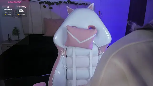 Gyal 8  online show from December 2, 2025, 4:07 am