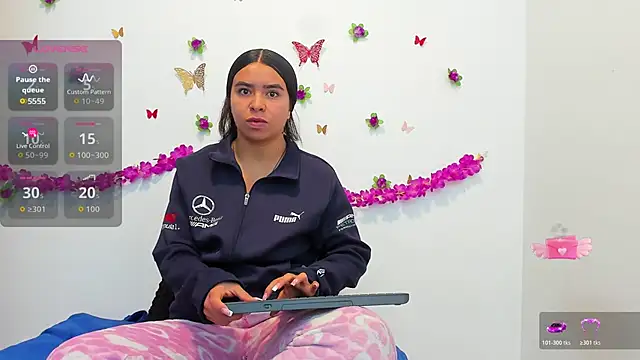 Annniie22 online show from January 7, 2026, 8:06 am