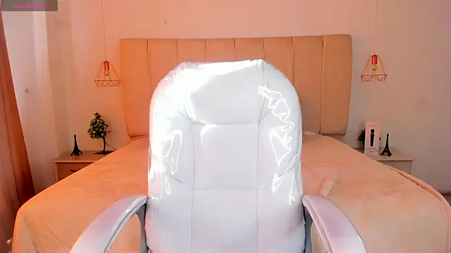 Snapshot of Maddy_Rouse1 chatting on October 3, 2025, 9:45 pm Maddy Rouse1 online show from October 3, 2025, 9:45 pm