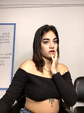 Snapshot of Maddy_Rouse1 chatting on October 23, 2025, 9:13 pm Maddy Rouse1 online show from October 23, 2025, 9:13 pm