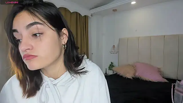 Snapshot of Maddy_Rouse1 chatting on November 11, 2025, 4:34 am Maddy Rouse1 online show from November 11, 2025, 4:34 am