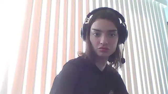 Snapshot of Luna_Samosienko chatting on October 5, 2025, 2:48 pm Luna Samosienko online show from October 5, 2025, 2:48 pm