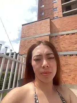 Snapshot of Aliccecullen chatting on May 6, 2026, 3:06 pm Aliccecullen online show from May 6, 2026, 3:06 pm