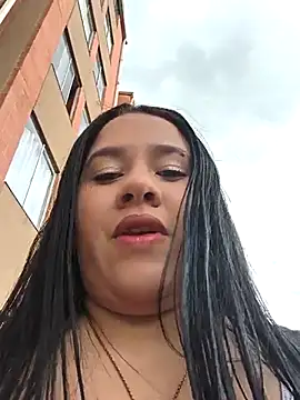 Snapshot of Cloe_27 chatting on October 8, 2025, 7:33 pm Cloe 27 online show from October 8, 2025, 7:33 pm