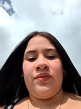 Snapshot of Cloe_27 chatting on October 9, 2025, 7:34 pm Cloe 27 online show from October 9, 2025, 7:34 pm