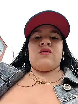 Snapshot of Cloe_27 chatting on October 27, 2025, 7:40 pm Cloe 27 online show from October 27, 2025, 7:40 pm