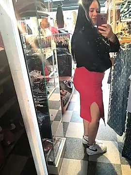 Snapshot of Cloe_27 chatting on November 4, 2025, 7:57 pm Cloe 27 online show from November 4, 2025, 7:57 pm