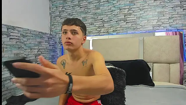 Julian wolf18 online show from November 6, 2025, 5:14 pm