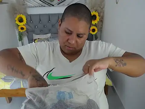 hotlesby valery online show from December 15, 2025, 8:02 pm