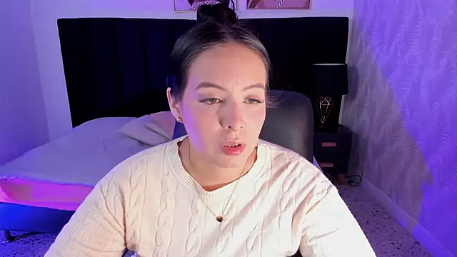 camiladuke7 online show from October 1, 2025, 7:42 pm