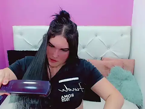 Snapshot of x_daniiela_x chatting on October 3, 2025, 7:33 pm x daniiela x online show from October 3, 2025, 7:33 pm