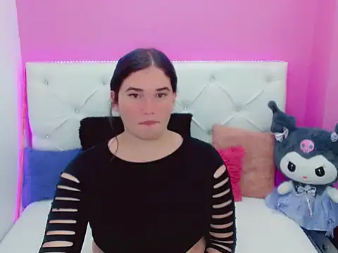 Snapshot of x_daniiela_x chatting on November 4, 2025, 8:19 pm x daniiela x online show from November 4, 2025, 8:19 pm