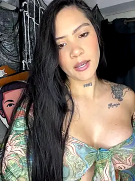 liahouses online show from October 26, 2025, 1:11 am